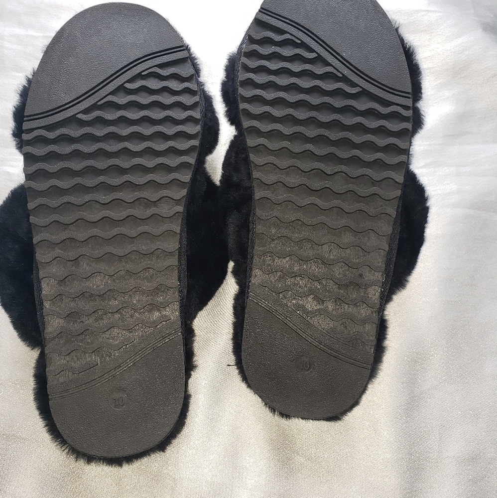 PATRICIA GREEN Mt. Hood Shearling Crisscross Slippers - Picture 4 of 7